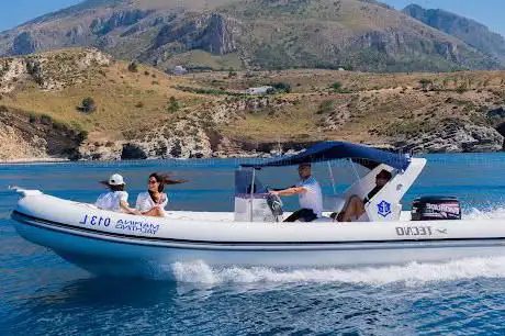 Photo de Marina Yachting Sicily - Noleggio Barche e Gommoni - Escursioni - Castellammare del Golfo Scopello, Zingaro