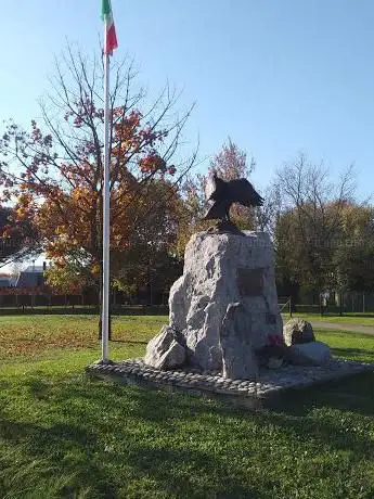 Photo de Monumento agli Alpini