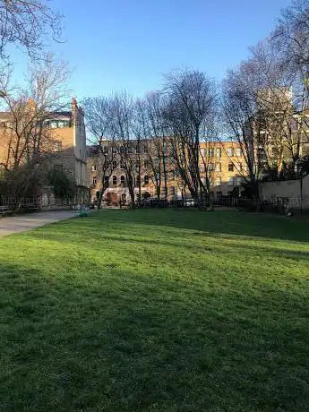 Photo de Saint James's Church Garden