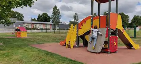 Photo de Aire de jeux pour enfants (2 à 12 ans)