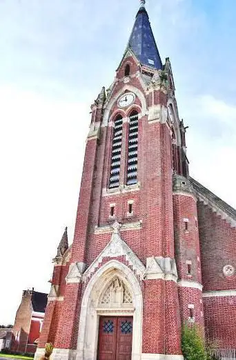 Église catholique Saint-Amand à Noyelles-sous-Lens et son Cimetière