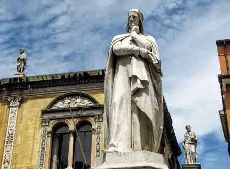 Fracastoro heykeli