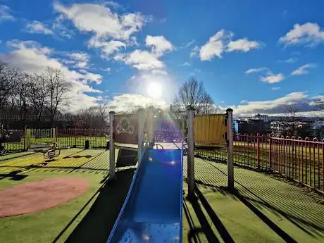 Photo de Queen's Park Playground (South)