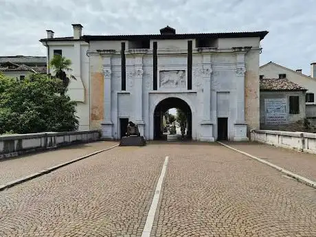 Photo de Porta Santi Quaranta