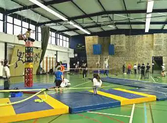 Photo de Club d'escalade de Clamart (Gymnase Léo Lagrange) : escalade, montagne, slackline ...