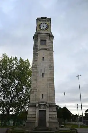 Photo de Cocker Memorial Clock Tower