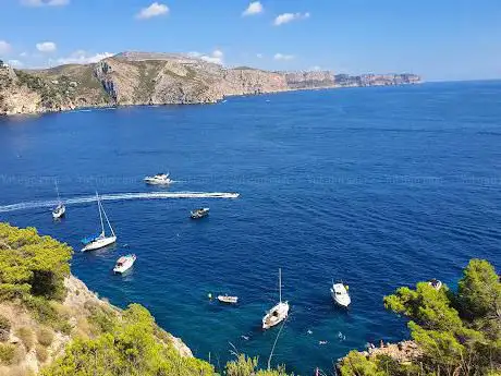 Photo de Cala Les Pesqueres