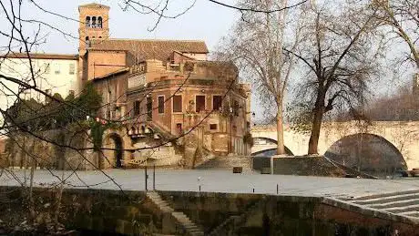 Photo de Resti del Tempio di Esculapio all'isola Tiberina