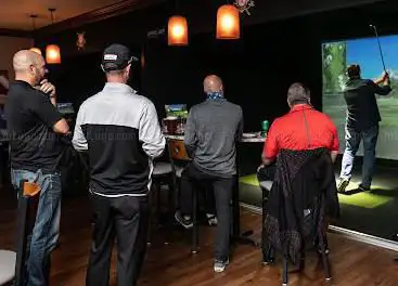 Photo de AVID Indoor Golf & Fitness