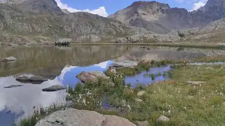 Photo de Laghetto di Pietra Rossa