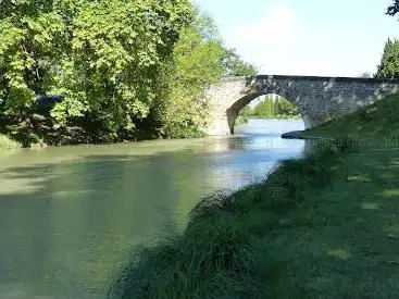 Photo de UNESCO World Heritage Site Canal du Midi at Villesèquelande boat moorings
