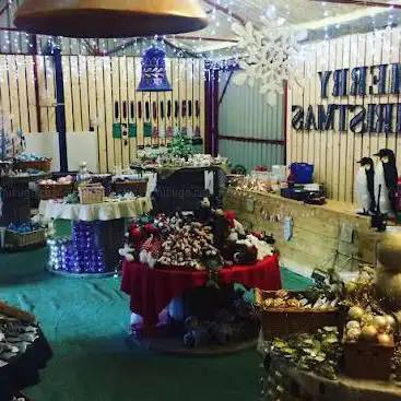Photo de Pinewood Christmas Trees