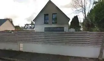 Youth Center And De La Culture