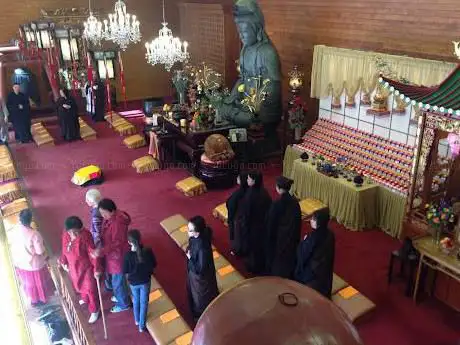 Photo de Fat Yue Temple (Fa Yue Buddhist Monastery)