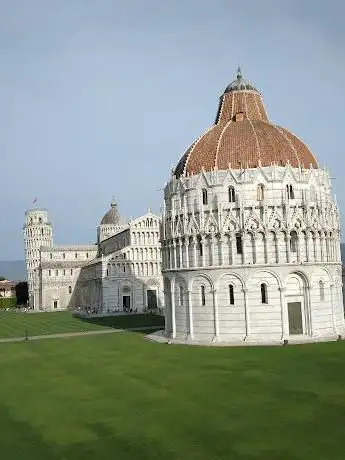 Piazza delle Gondole punto di accesso Mura di Pisa