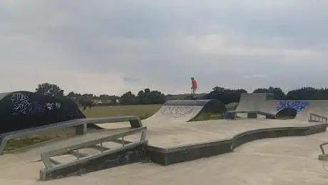 Photo de Field End Recreation Ground Skatepark
