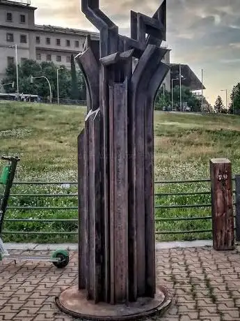 Photo de Monumento a Los Ferroviarios Represaliados