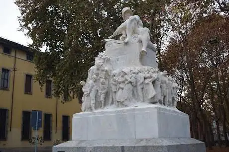 Photo de Monumento a Felice Cavallotti