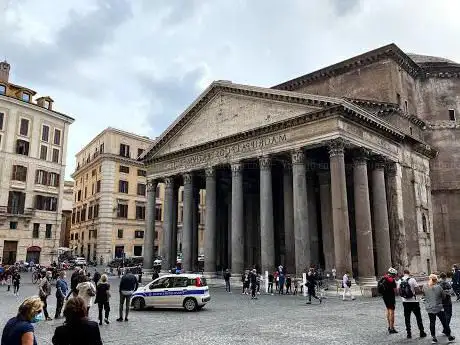 Photo de Raphael's tomb