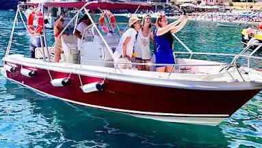 Tiburon Boat Services di Andrea Berio