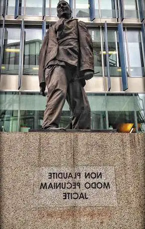 Photo de Monument to the Unknown Artist