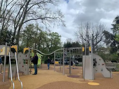 Photo de Aire de jeux du parc Cerey Grand. 1 à 14 ans