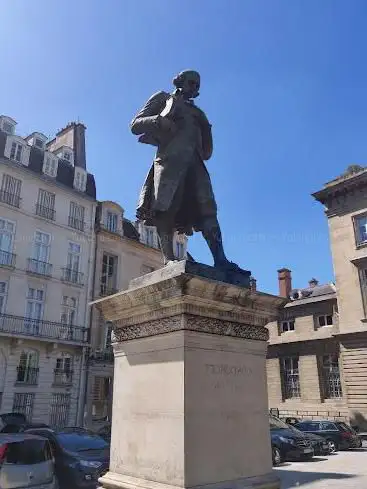 Statue du Marquis de Condorcet