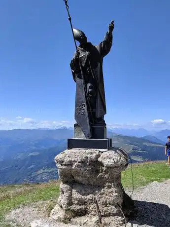 Photo de Monte Guglielmo Statua Papa Paolo VI
