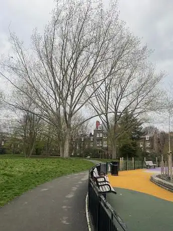 Photo de Dickens Square Park