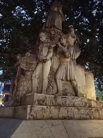 Photo de Monumento al Poeta Teodor Llorente