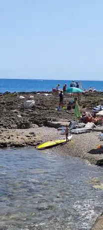 Photo de Spiaggia libera i Pungenti