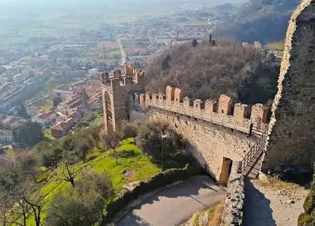 Photo de Rovine del Castello Superiore di Marostica