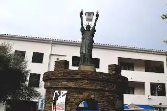 Photo de Estatua libertad dos antorchas.
