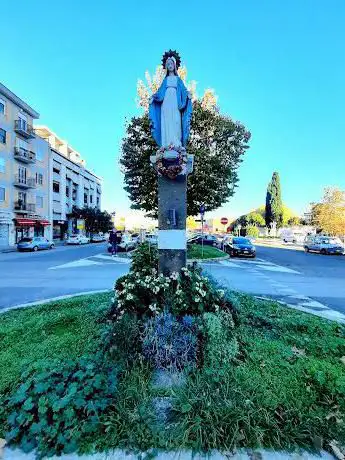 Statua della Madonna (Signora del Cielo e della Terra)