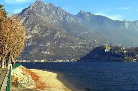 Photo de Spiaggia di Lecco