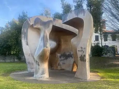 Photo de Esculturas de Henry Moore y Eduardo Chillida