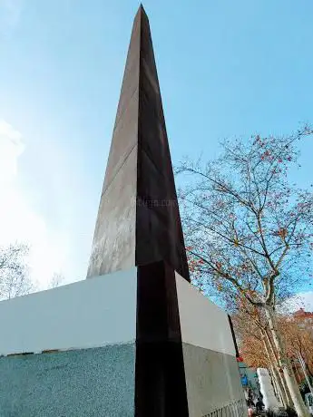 Photo de Obelisco Laus Deo I