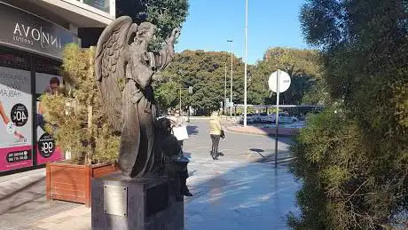 Photo de Monument to the guardian angels