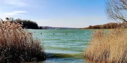 Photo de Acces à la base nautique de Vaires sur Marne par les bords de Marne de Chelles.