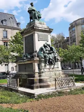 Statue d'Alexandre Dumas