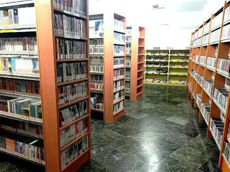 Photo de Biblioteca Pública AzorÃn