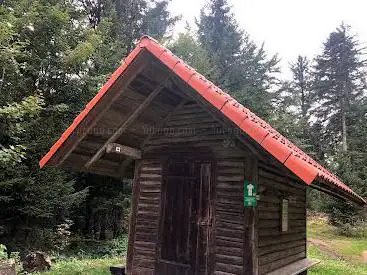Schutzhütte Stühle