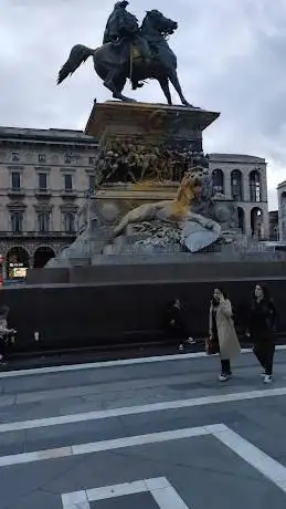 Photo de Statua equestre di Vittorio Emanuele II