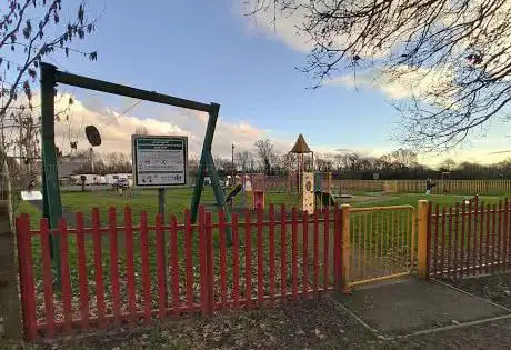 Photo de Farm Road Recreation Ground