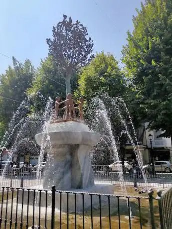 Fontana dell'albero della pace di Enzo Sciavolino