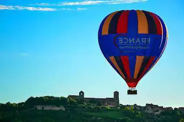 Photo de FRANCE MONTGOLFIERES - Bourgogne - Vézelay - vol en montgolfière
