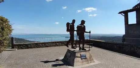 Photo de Monumento al pellegrino