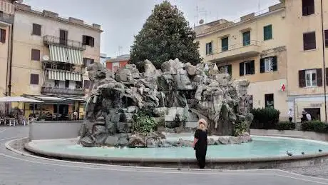 Fontana degli Scogli