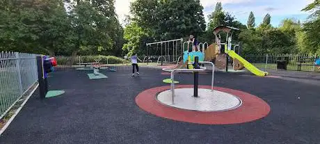 Photo de King George's Field children's playground