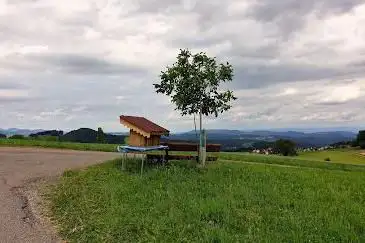 Fluri Bänkli und Fenster-Laden beim Fluri Bänkli
